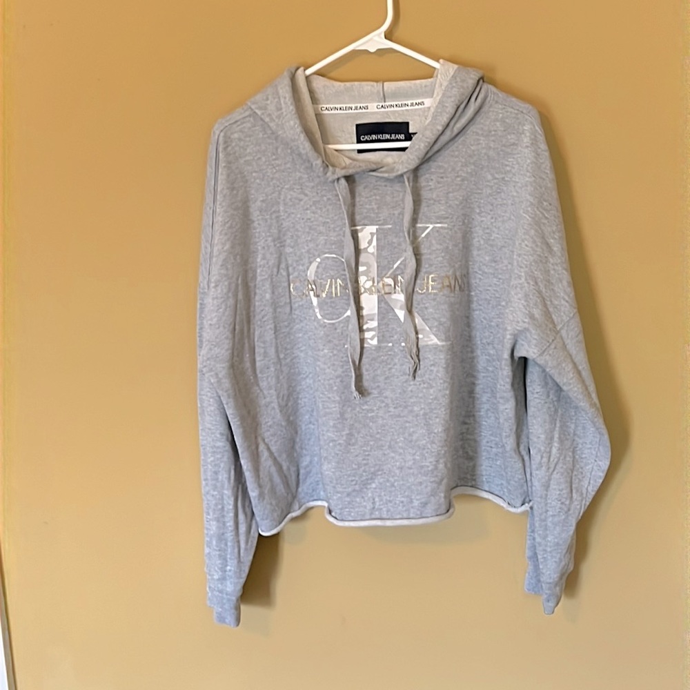 Calvin Klein Jeans cropped sweatshirt- silver, white, gold.